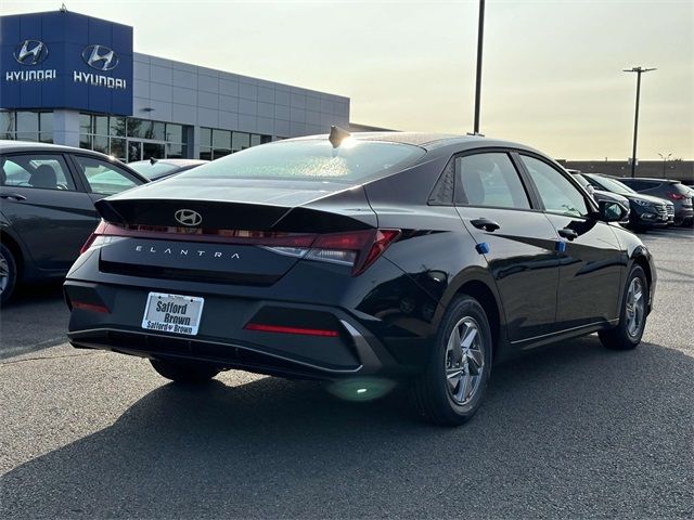 2024 Hyundai Elantra SE