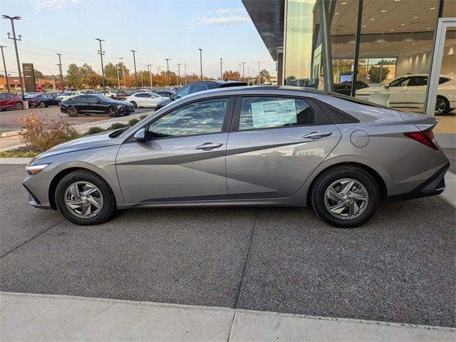 2024 Hyundai Elantra SE