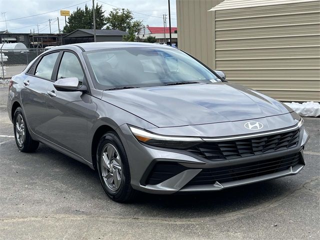 2024 Hyundai Elantra SE