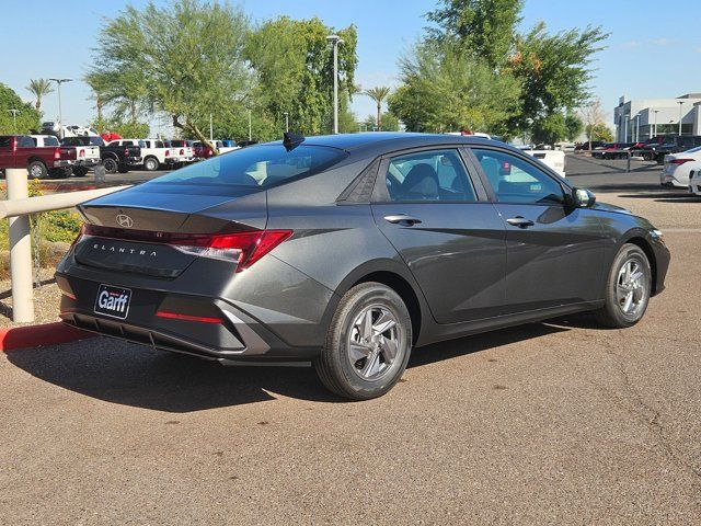 2024 Hyundai Elantra SE