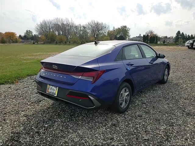 2024 Hyundai Elantra SE