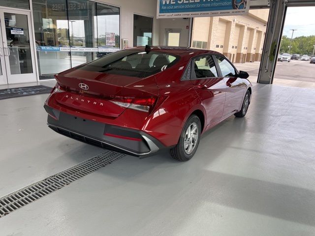 2024 Hyundai Elantra SE