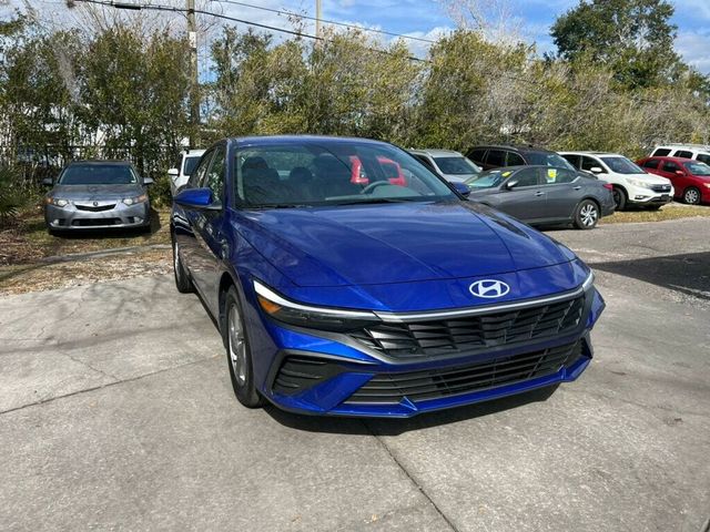 2024 Hyundai Elantra SE