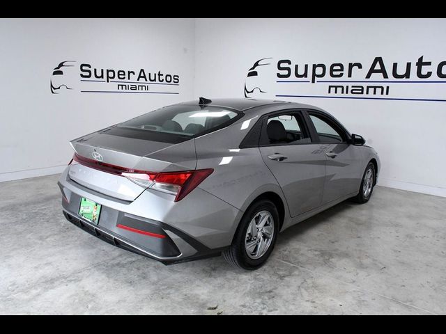 2024 Hyundai Elantra SE