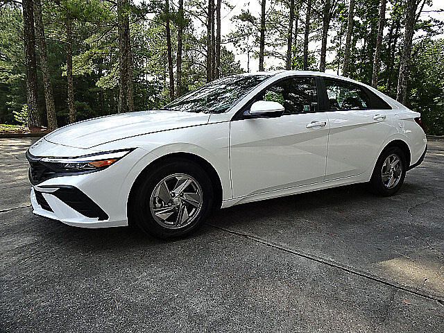2024 Hyundai Elantra SE
