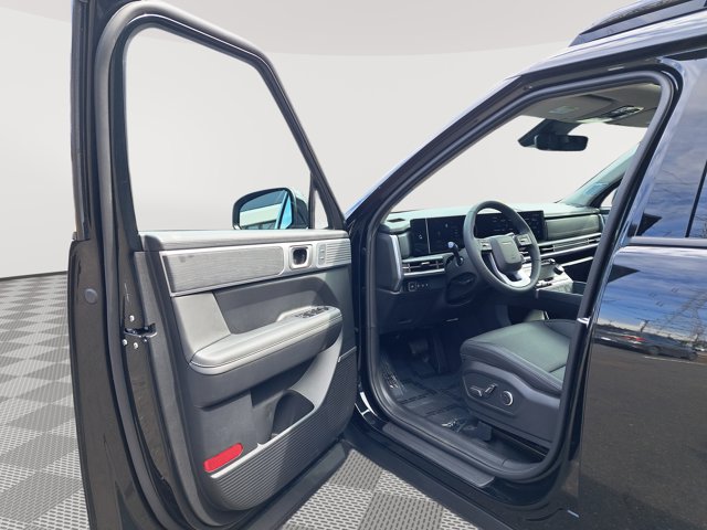 Vehicle image 10 of 28