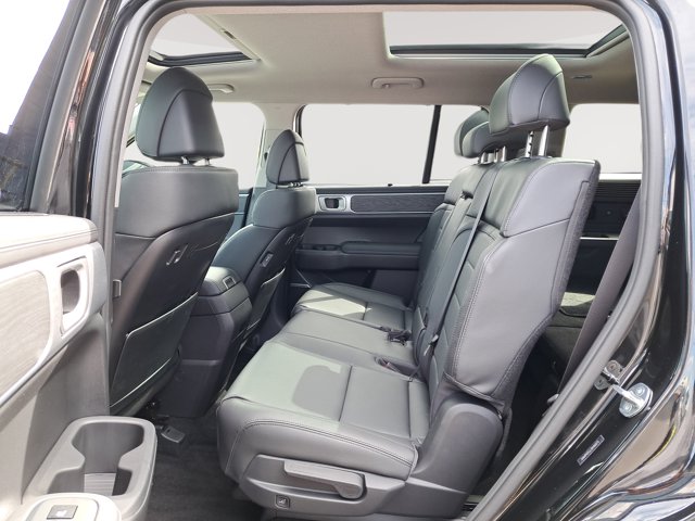 Vehicle image 13 of 28