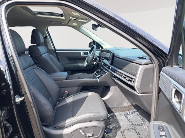 Vehicle image 17 of 28