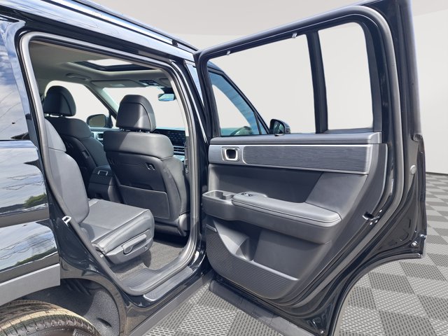 Vehicle image 14 of 28