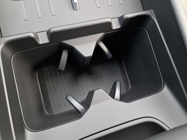 Vehicle image 24 of 28