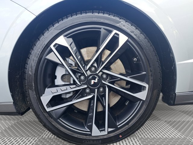 Vehicle image 9 of 28