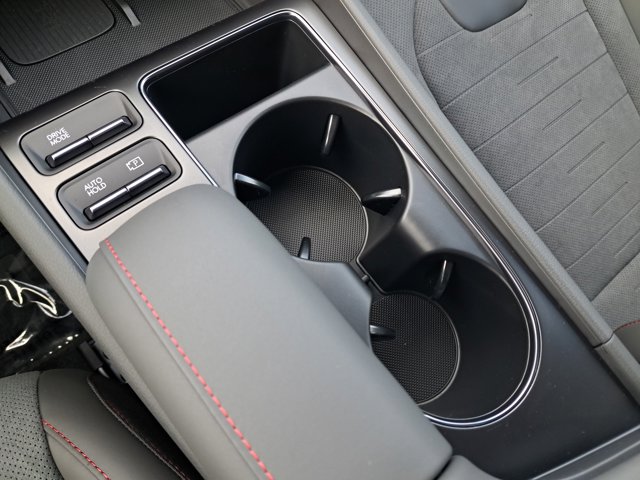 Vehicle image 24 of 28