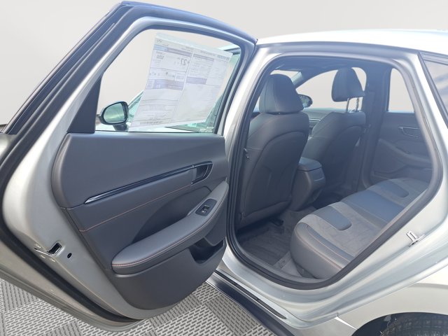 Vehicle image 12 of 28