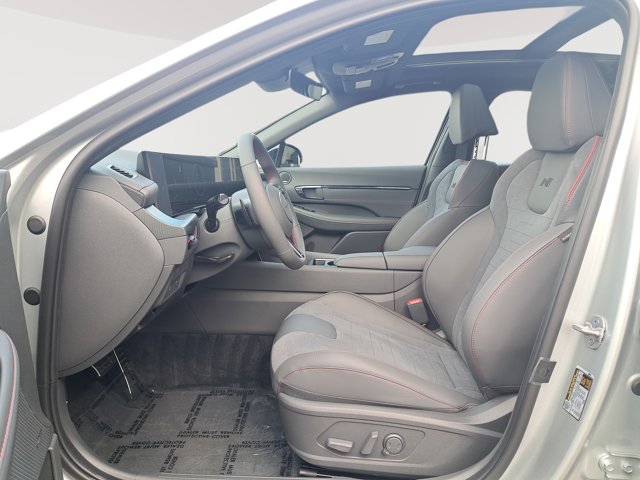 Vehicle image 11 of 28