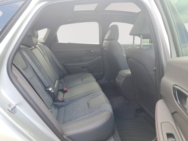 Vehicle image 15 of 28