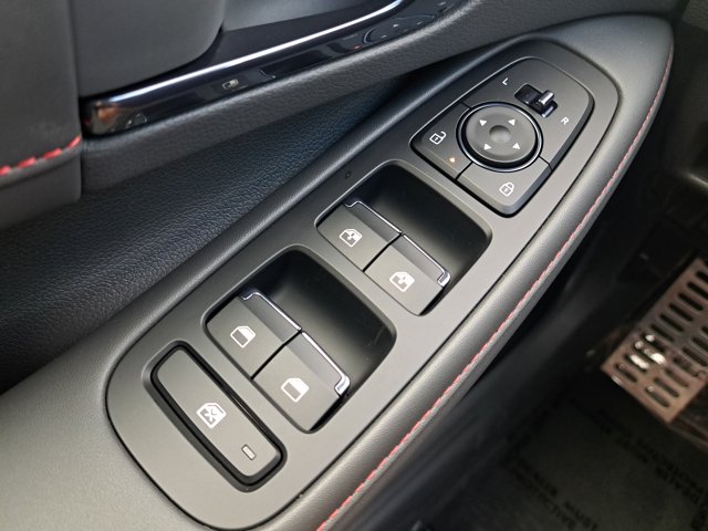Vehicle image 26 of 28