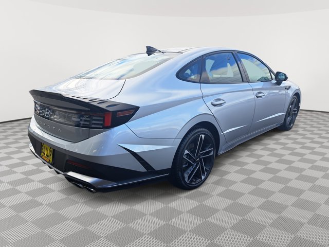 Vehicle image 5 of 28
