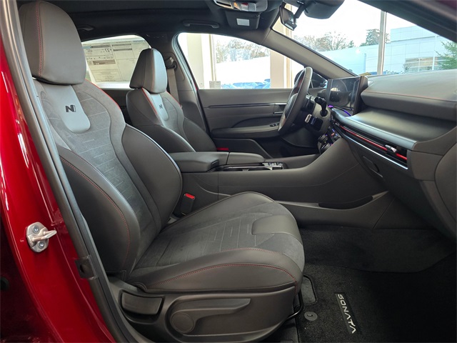 Vehicle image 26 of 28