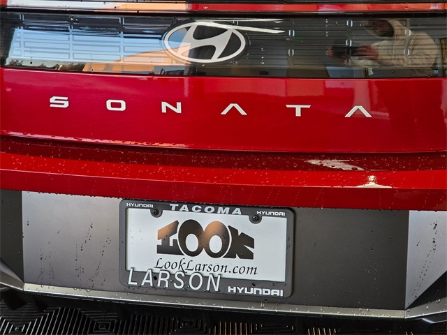 Vehicle image 14 of 28