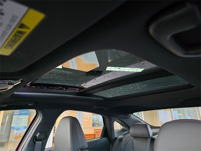 Vehicle image 23 of 28