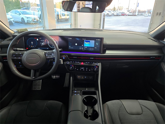 Vehicle image 15 of 28
