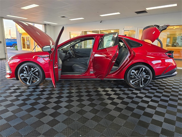 Vehicle image 8 of 28