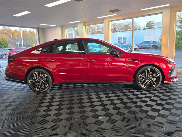 Vehicle image 6 of 28