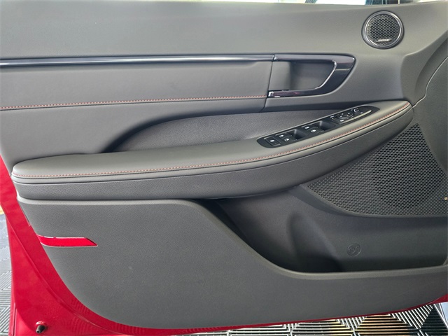 Vehicle image 24 of 28