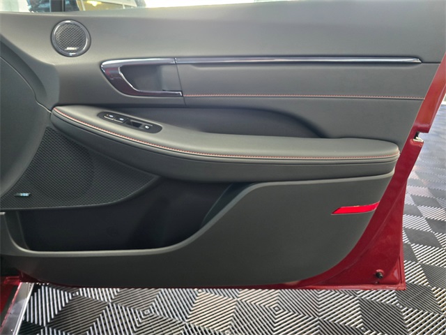 Vehicle image 27 of 28