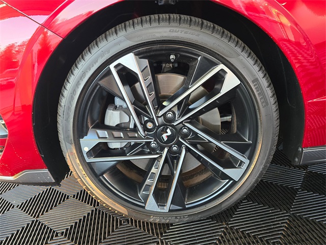 Vehicle image 10 of 28