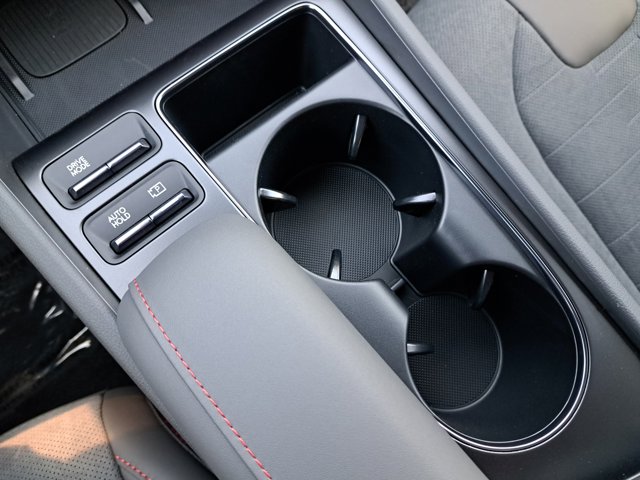 Vehicle image 24 of 28
