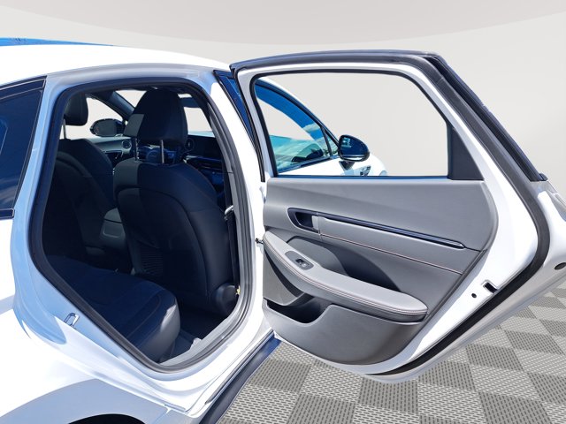 Vehicle image 14 of 28