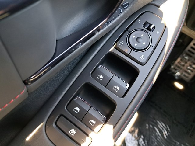 Vehicle image 26 of 28