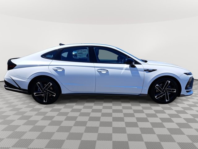 Vehicle image 4 of 28