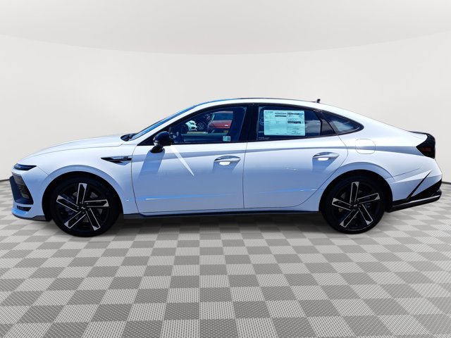 Vehicle image 8 of 28