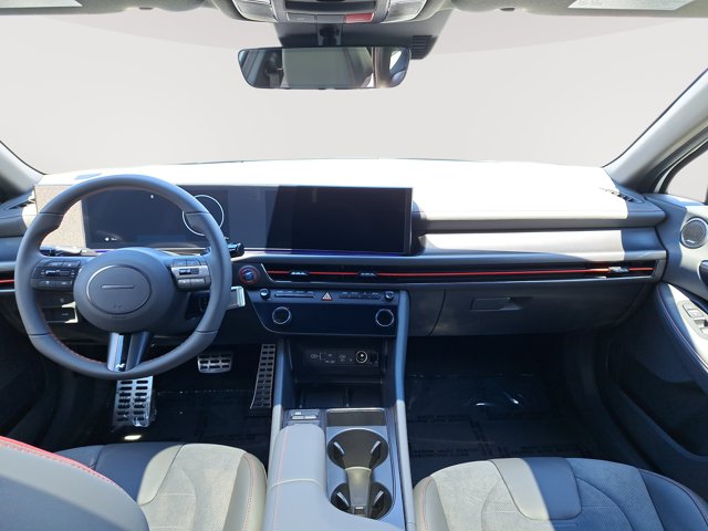 Vehicle image 18 of 28