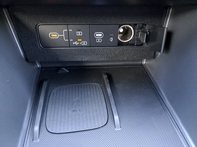 Vehicle image 23 of 28