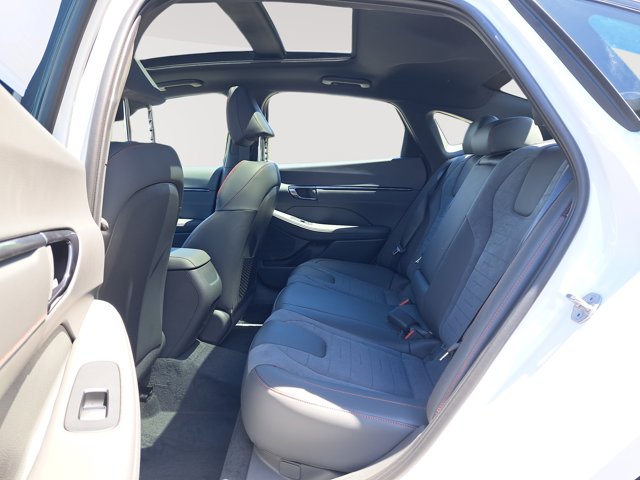 Vehicle image 13 of 28