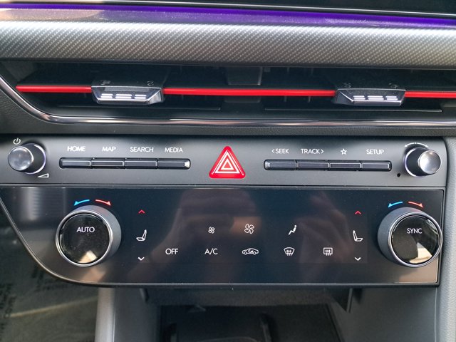 Vehicle image 22 of 28