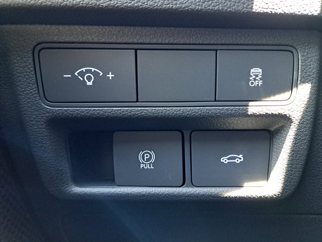 Vehicle image 25 of 28