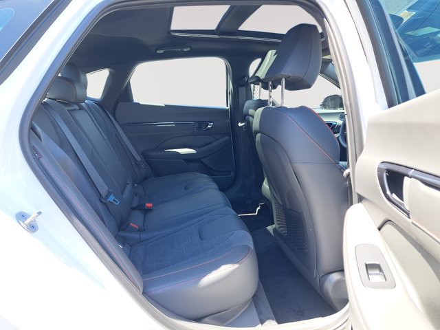 Vehicle image 15 of 28