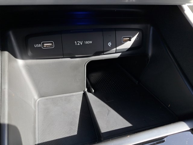 Vehicle image 23 of 28
