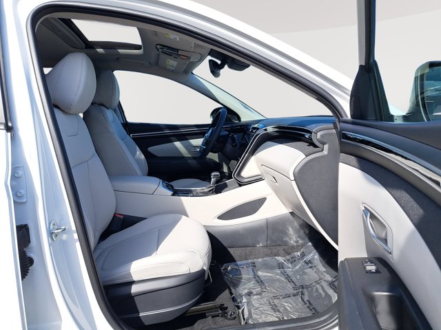 Vehicle image 17 of 28
