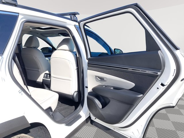 Vehicle image 14 of 28