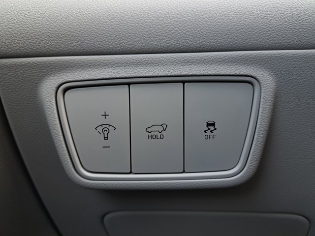 Vehicle image 25 of 28