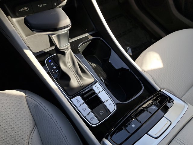 Vehicle image 24 of 28