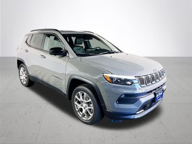 2024 Jeep Compass Latitude Lux