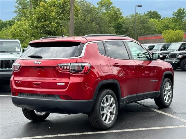 2024 Jeep Compass Latitude Lux