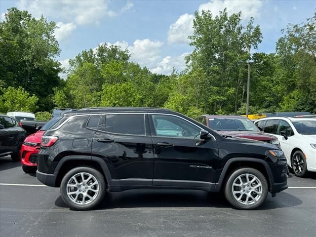 2024 Jeep Compass Latitude Lux