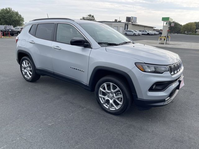 2024 Jeep Compass Latitude Lux